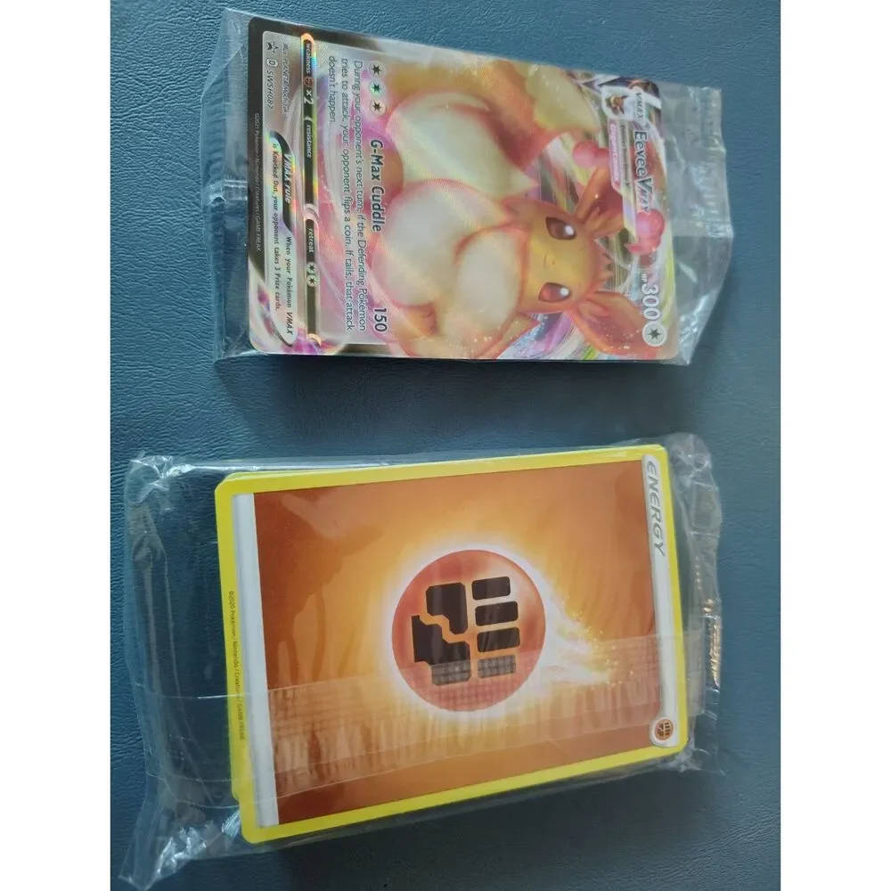 GMax cuddle Eevee plus 20+random cards